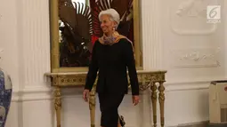 Direktur Pelaksana IMF Christine Lagarde mengunjungi Istana Merdeka, Jakarta, Senin (26/2). Lagarde menemui Presiden Jokowi untuk membahas persiapan Indonesia sebagai tuan rumah pertemuan tahunan IMF-Bank Dunia. (Liputan6.com/Angga Yuniar)