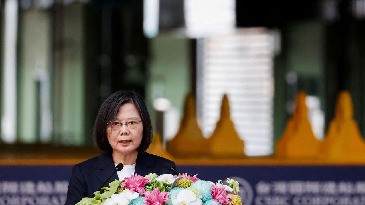 Tsai juga mengungkapkan bahwa kapal selam tersebut akan memainkan peran penting dalam memperkuat kemampuan perang asimetris bagi angkatan laut Taiwan.