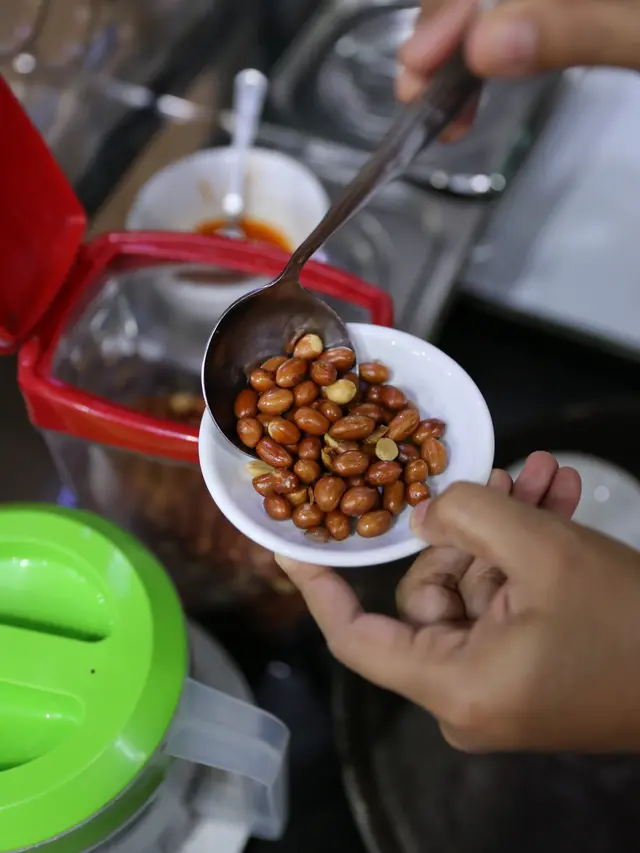 [Fimela] Wisata kuliner Legendaris Bubur ayam Kwang Tung