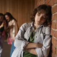 Cobalah cari tahu lebih dulu apa penyebab kesulitan anak dalam bersosilisasi. (Foto/Dok: freepik.com)