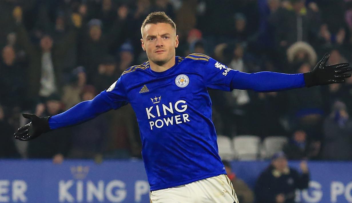4. Jamie Vardy (Leicester City) - Vardy tampi luar biasa bersama Leicester City di awal musim ini, pemain berusia 33 tahun ini mencatatkan 17 gol dari 18 pertandingannya. Jamie Vardy pun layak dimunculkan jadi salah satu kandidat striker top di Premier League. (AFP/Lindsey Parnaby)