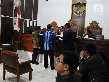 Suasana sidang perdana terkait kasus dugaan pelecehan seksual yang menimpa RA, pegawai kontrak Dewan Pengawas BPJS Ketenagakerjaan  di Pengadilan Negeri Jakarta Selatan, Rabu (6/3/2019). (Liputan6.com/Herman Zakharia)