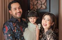 Makin Cantik & Menggemaskan, Potret Terbaru Aisya Putri Kiky Saputri yang Sebentar Lagi Berusia 4 Tahun