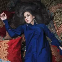 Gara-gara foto ini, Maia Estianty dibilang warganet bidadari terdampar. (Instagram @maiaestiantyreal)