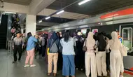 Dilema Anker: Lebih Takut Telat Kerja Dibanding Berdesakan di KRL