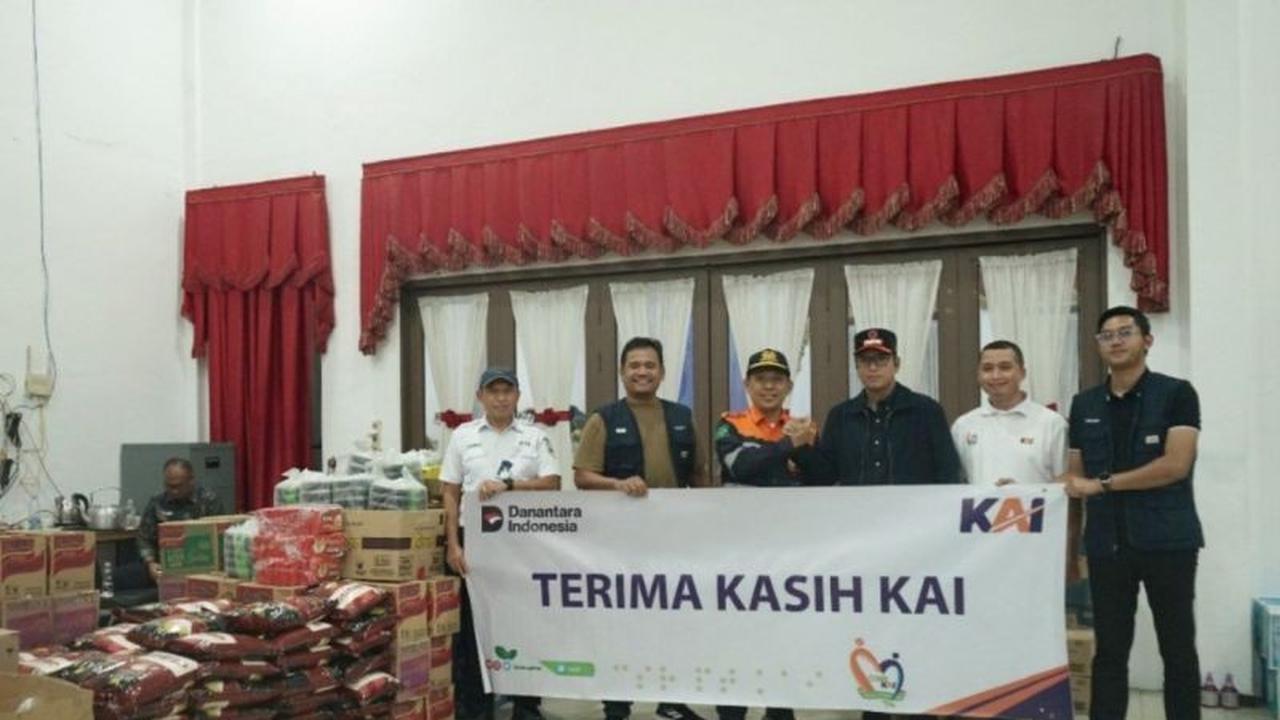 KAI Salurkan Bantuan Kemanusiaan Rp100 Juta untuk Korban Banjir Sumut Aceh
