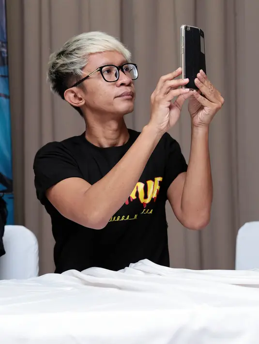 "Its not fair dengan segala macem printilan yang sampe sekarang belom kelar. Memang harus diberesin semua. Makanya kayak aduh enggak kelar-kelar," ujar Aming dalam jumpa pers film Ngawur, di kawasan Kemang, Kamis (13/7). (Deki Prayoga/Bintang.com)