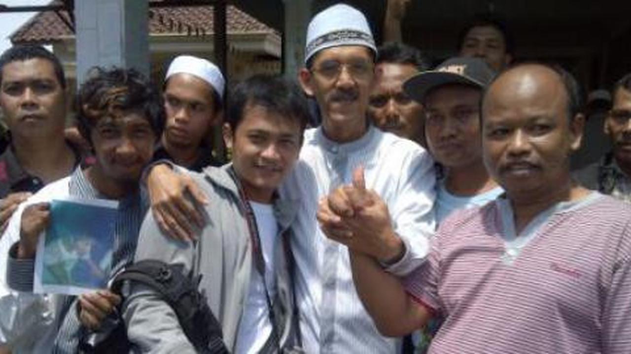 Geruduk KPU Bangkalan, pendukung Buchori minta pilkada diulang