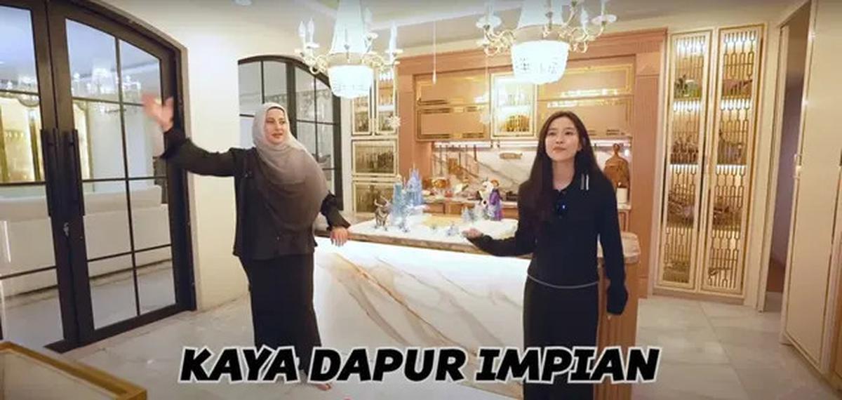 10 Potret Dapur Rumah Tasyi Athasyia, Super Canggih hingga Estetika Glamor dengan Sentuhan Putih dan Emas