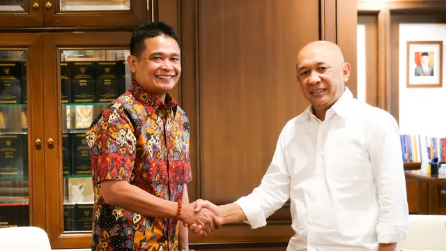 Menteri Koperasi dan UKM Teten Masduki melakukan pertemuan dengan CEO Kalikan Dian Rachmawan untuk mendiskusikan pengembangan UMKM khusus Ikan Hias Air Tawar