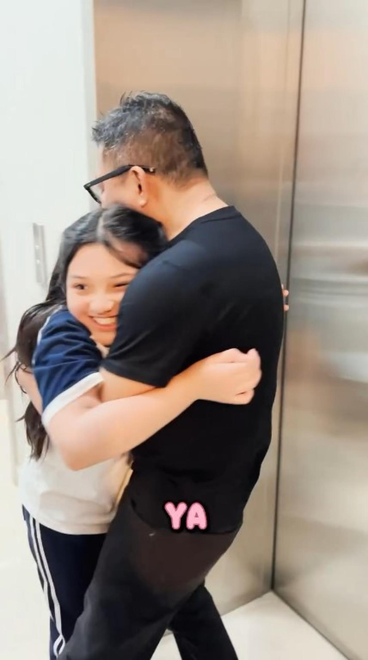 7 Potret Arsy Hermansyah Dapat Hadiah Piano Baru dari Anang dan Ashanty, Senangnya Luar Biasa