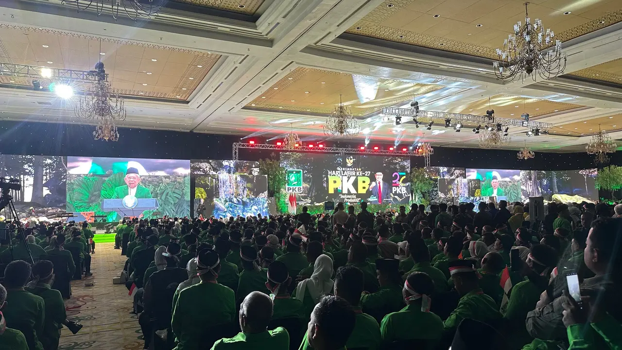 Wakil Presiden Ke-13 RI Ma’ruf Amin menjadi pembicara pembuka Hari Lahir (Harlah) ke-27 Partai Kebangkitan Bangsa (PKB) (Liputan6.com/Nanda Perdana Putra)
