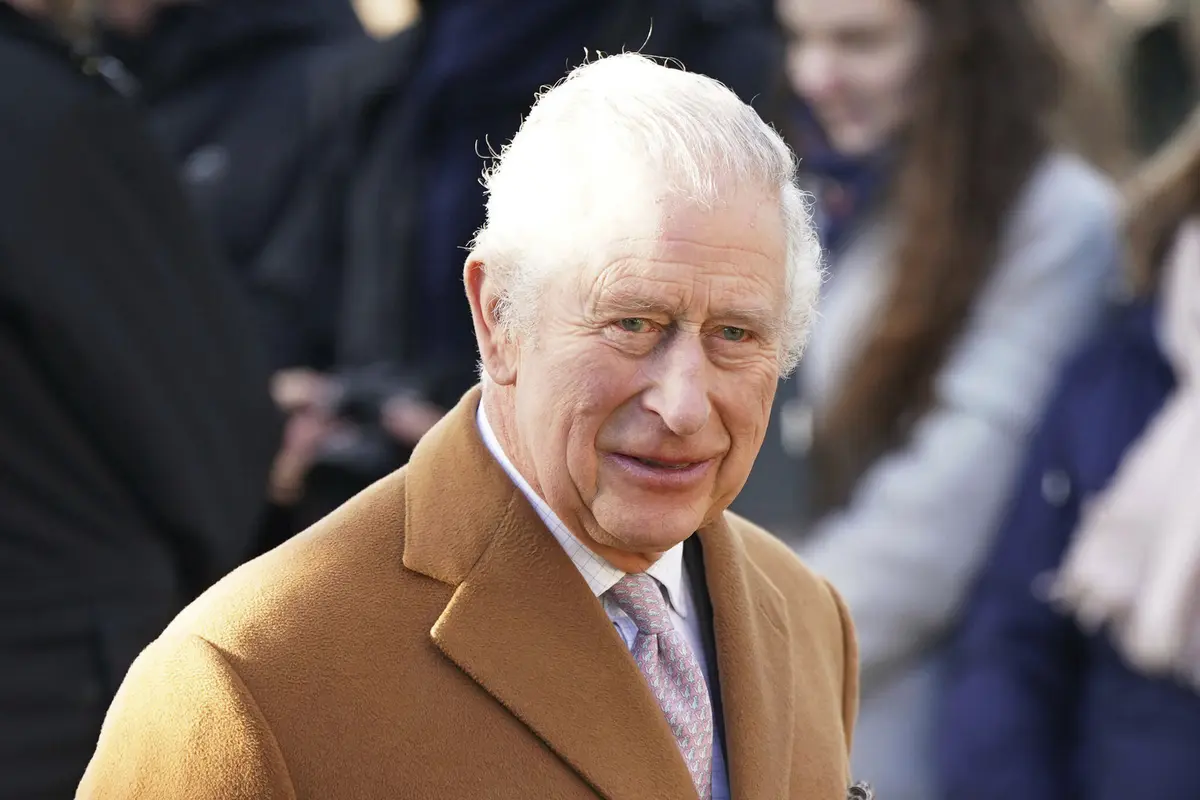 Senyum Pertama Raja Charles III di Tengah Skandal Buku Pangeran Harry