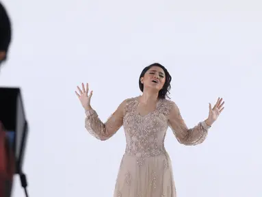 Marshanda saat pembuatan video klip dengan single berjudul Sienna di kawasan Kemanggisan, Jakarta, Rabu (4/1). Lagu Sienna berisi ungkapan cinta dan pesan-pesan kehidupan untuk anaknya. (Liputan6.com/Herman Zakharia)