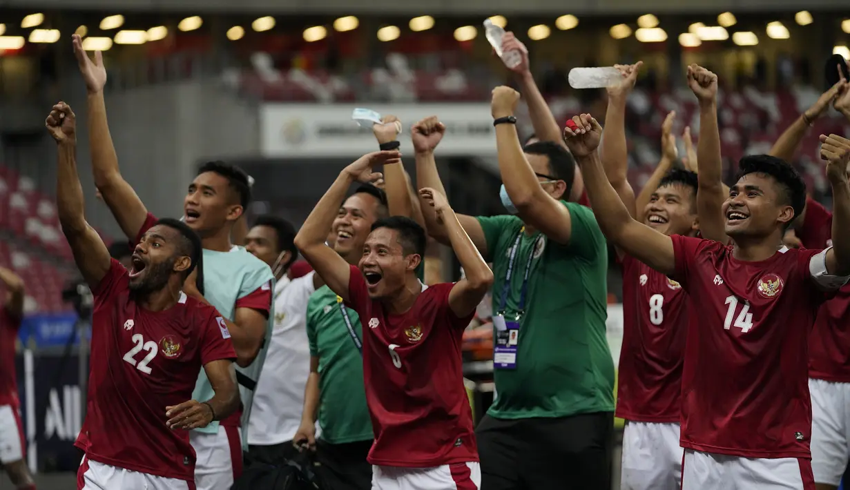Timnas Indonesia telah melewati 4 partai di fase grup Piala AFF 2020 dengan keluar sebagai juara grup dengan mengoleksi 10 poin, unggul selisih gol atas Vietnam. Dari 4 laga tersebut, tercatat 6 pemain dengan menit bermain terbanyak. Siapa saja sih? (affsuzukicup)