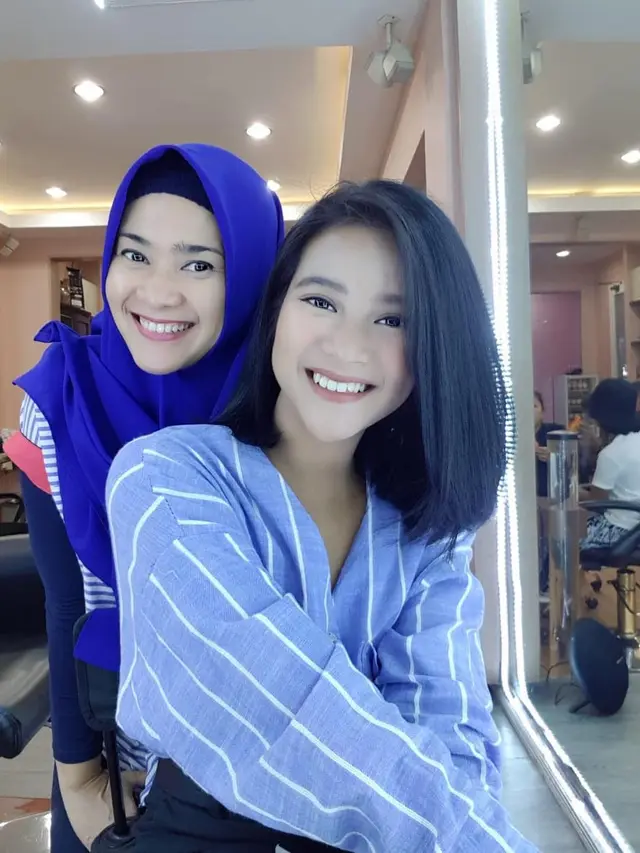 6 Momen Kebersamaan Ikke Nurjanah dan Putrinya, Bak Kakak Adik