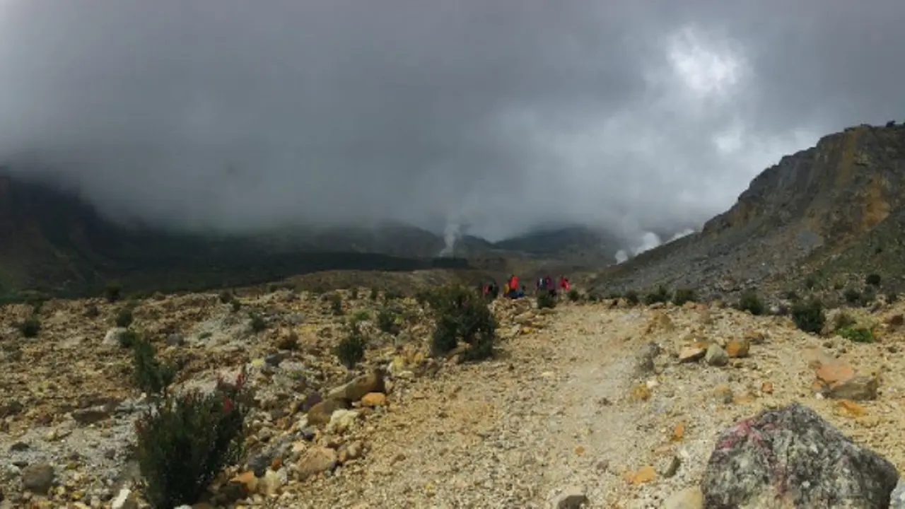 Jalur pendakian Gunung Papandayan