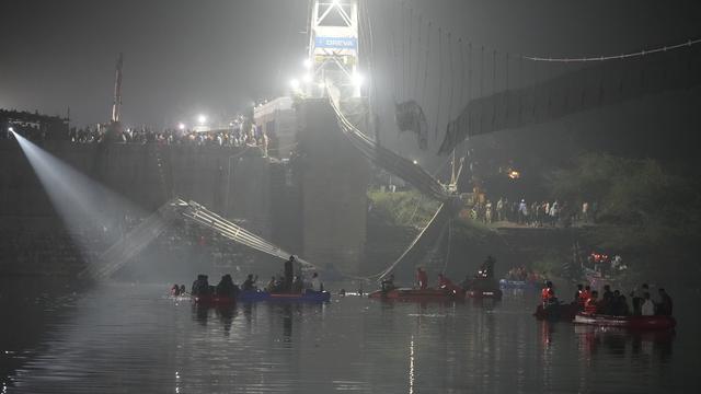 Jembatan Gantung Ambruk di India, Puluhan Orang Tewas