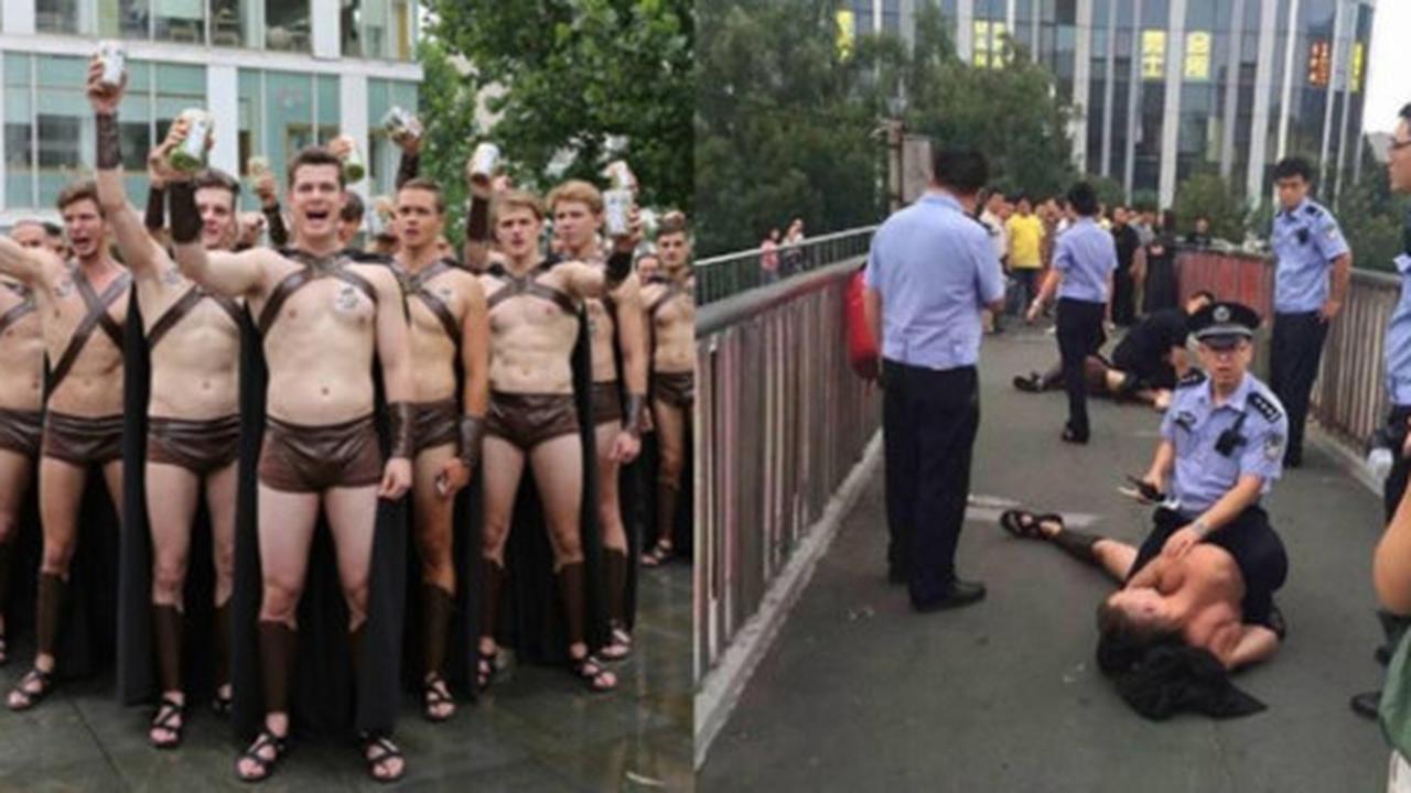 Pawai mirip pasukan Spartan, bule bugil di China ditangkap polisi