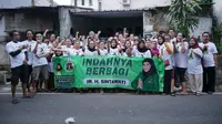 Tebar Kebaikan, Relawan Sintawati Bagi-Bagi Sembako di Jakarta Pusat