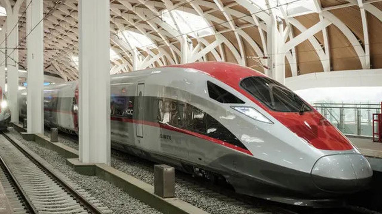 Luhut Tanggapi Isu Restrukturisasi Utang Kereta Cepat Whoosh