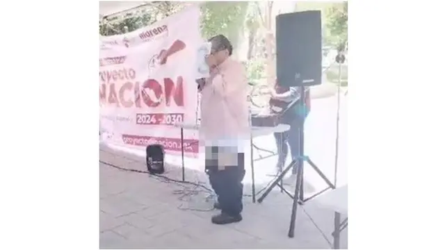 Wakil Rakyat Ini Panik Celananya Melorot saat Bicara di Depan Publik, Bikin Syok