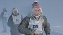 Pelari mengambil bagian dalam maraton terdingin di Dunia Internasional pada suhu minus 53 derajat (-63,4 Fahrenheit) di dekat Oymyakon, republik Sakha, juga dikenal sebagai Yakutia, Rusia, pada 22 Januari 2022. Sebanyak 65 pelari bersaing dalam suhu yang sangat rendah. (AP Photo/Ivan Nikiforov)