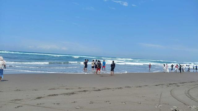 Mitos Larangan Pakai Baju Warna Hijau ke Pantai Parangtritis