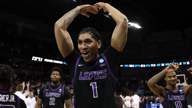 Foto: Momen Suka Cita Derrick Michael dan Skuad Grand Canyon Antelopes usai Cetak Sejarah di NCAA