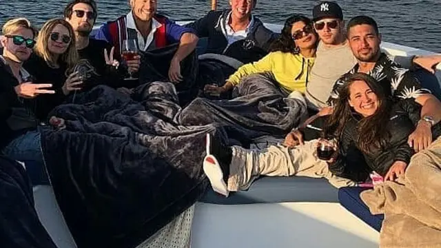 [Bintang] Nick Jonas dan Priyanka Chopra