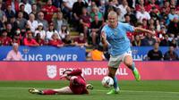 Striker Manchester City, Erling Haaland, melewatkan peluang emas mencetak gol saat bersua Liverpool pada laga Community Shield 2022.&nbsp;(AP Photo/Frank Augstein)