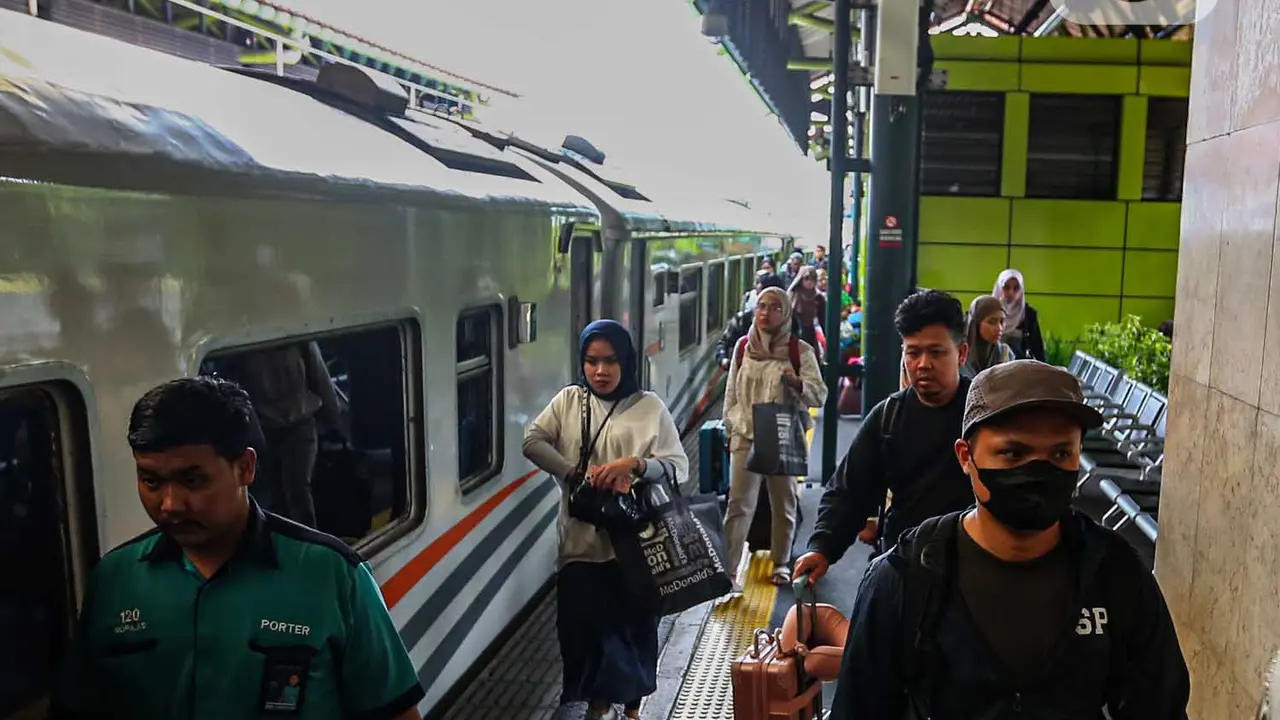 Stasiun Gambir Kedatangan 14.000 Penumpang dari Berbagai Daerah