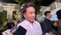 Menteri Koordinator Bidang Hukum, HAM, Imigrasi, dan Pemasyarakatan Yusril Ihza Mahendra mendukung usulan Ketua Dewan Ekonomi Nasional (DEN) Luhut Binsar Pandjaitan yang mendorong perubahan definisi korupsi. (Liputan6.com/Lizsa Egeham)