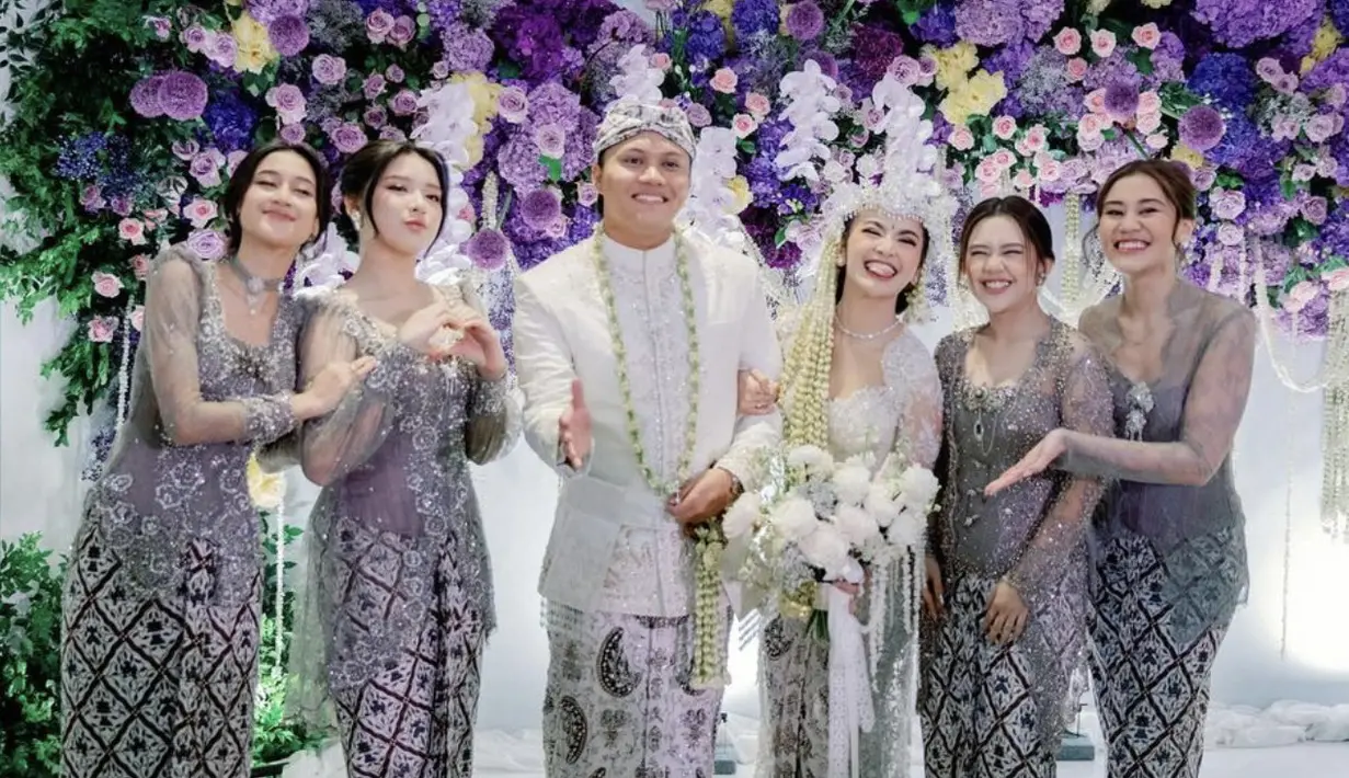 Pada kesempatan lain, Aaliyah Massaid juga terlihat berbalut kebaya nuansa lilac yang begitu manis. [Foto: Instagram/ Aaliyah Massaid]