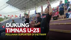 Berita video puluhan suporter di Vietnam terpantau mendukung Timnas Indonesia U-23 ketika menghadapi Filipina dalam laga Grup A SEA Games 2021, Jumat (13/5/2022) sore hari WIB.