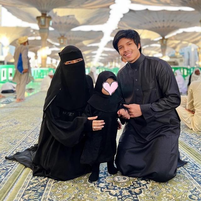 6 Momen Kebersamaan Atta dan Aurel yang Bercadar, Akui Ingin Lebih Khusyuk Beribadah