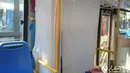 Tirai khusus untuk ibu menyusui di dalam sebuah bus, kota Pingxiang, Provinsi Jiangxi, Cina. Beberapa kota didaerah Cina sudah menerapkan kursi khusus untuk ibu menyusui didalam angkutan umum. (shanghaiist.com)