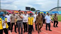 Menteri Koordinator Bidang Perekonomian Agus Harimurti Yudhoyono (AHY) melakukan kunjungan ke Stadion Gelora Delta Sidoarjo yang didampingi Direktur Operasi I Waskita Karya, Ari Asmoko. (Ist).