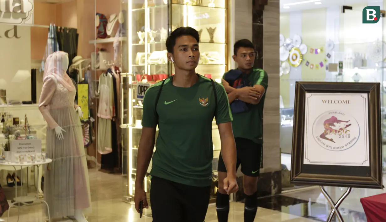 Pemain Timnas Indonesia, Bagas Adi, saat berada di Hotel Al Meroz, Bangkok, Kamis, (15/11). Hotel bernuansa Islami itu menjadi tempat penginapan Indonesia jelang laga Piala AFF 2018 melawan Thailand. (Bola.com/M. Iqbal Ichsan)