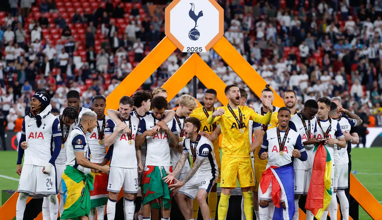 Kesuksesan menjadi juara Liga Europa memastikan Tottenham Hotspur berhak bermain di Liga Champions musim depan. (Thomas COEX/AFP)