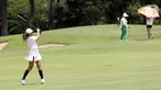 Pemain golf melakukan approach shot di Bali National Golf Club (28/11/2021). Ajang bergengsi Xpora Virtual Golf Tour 2021 menjadi momentum pelaku UMKM mengakselerasi kinerja di akhir tahun 2021 yang terlibat dalam pemenuhan konsumsi, hingga pakaian dari para peserta. (Liputan6.com/HO/BNI)