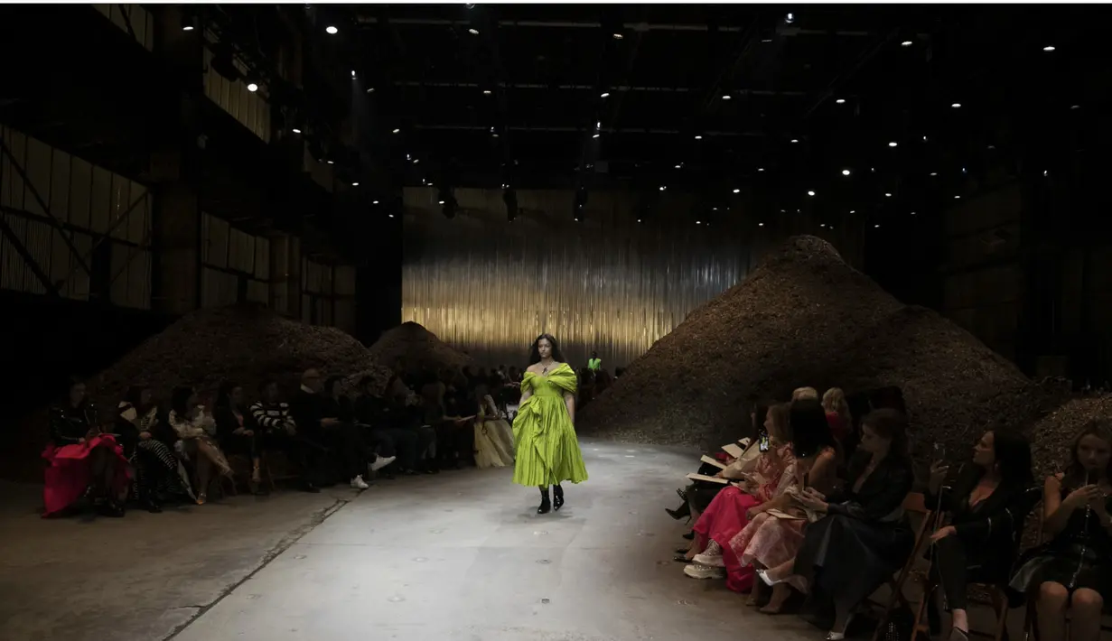 85% pada koleksi ini memakai material daur ulang.