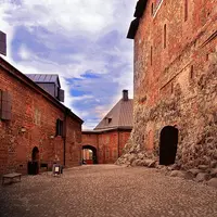 Ketika megahnya kastil abad pertengahan berpadu dengan ketenangan danau di Hämeenlinna