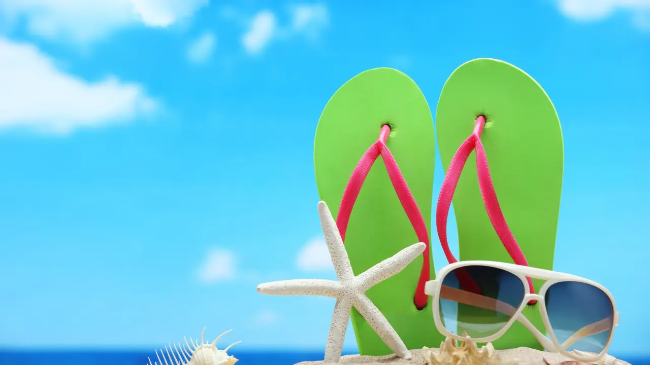 5 Alasan Kenapa Kamu Tak Boleh Pakai Sandal Jepit