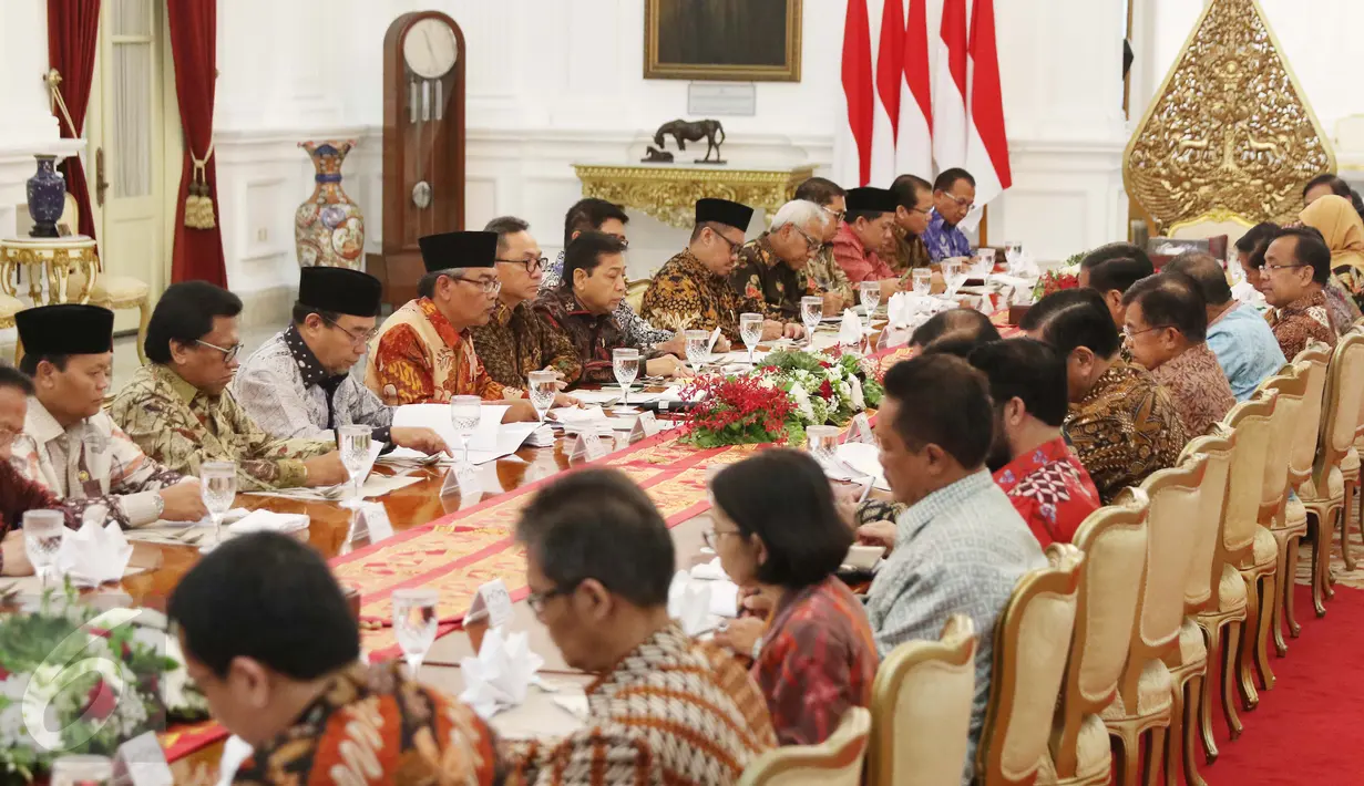 Sejumlah pimpinan lembaga negara memenuhi undangan pertemuan di Istana Merdeka Jakarta Pusat, Selasa (14/3). Selain silaturahim, Jokowi pun sempat membahas tentang keadaan ekonomi Indonesia saat ini dalam pertemuan tersebut. (Liputan6.com/Angga Yuniar)