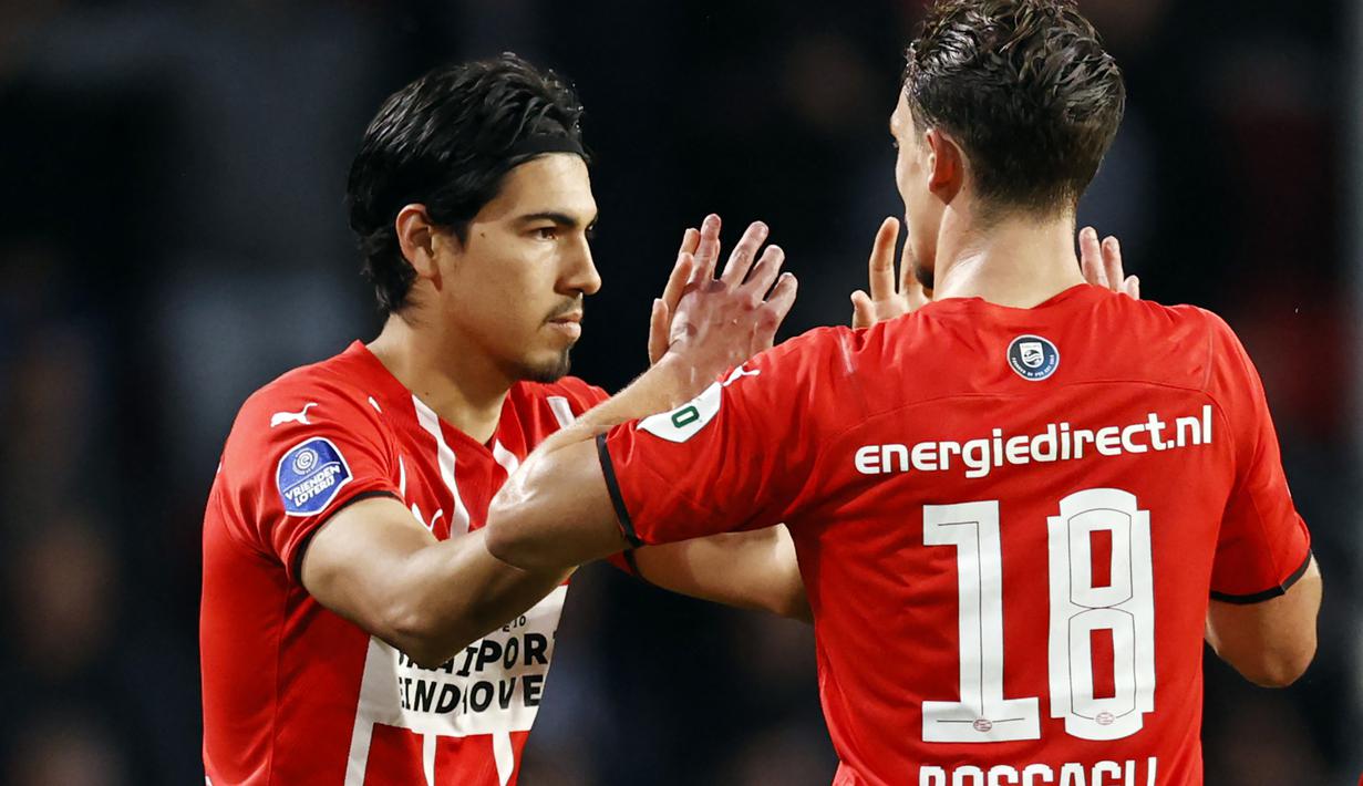 Erick Gutierrez. Gelandang Meksiko berusia 26 tahun ini telah 4 musim bersama PSV Eindhoven sejak didatangkan dari Pachuca pada tengah musim 2018/2019. Hingga kini ia telah tampil dalam 89 laga di semua ajang kompetisi dengan torehan 5 gol dan 8 assist. (AFP/ANP/Maurice van Steen)