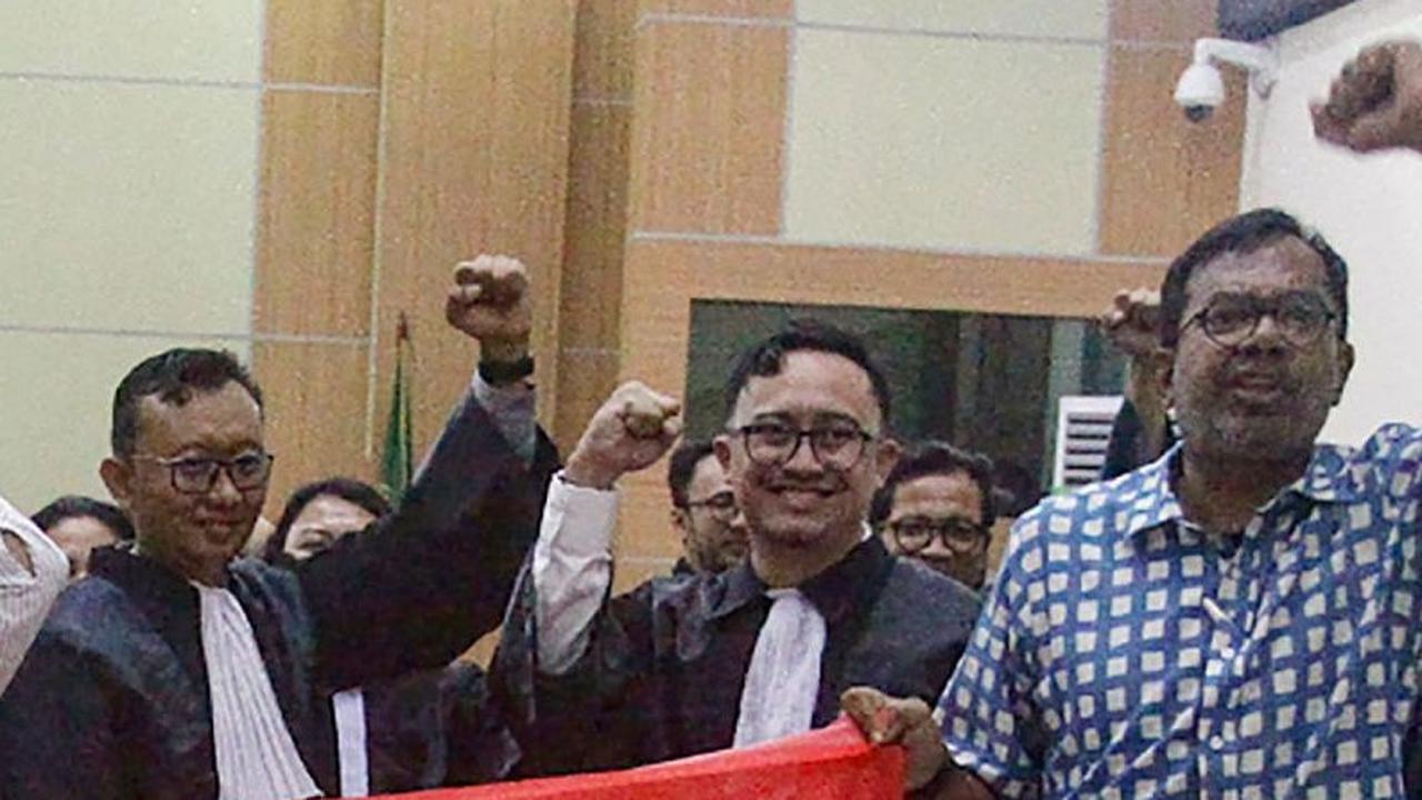 VIDEO: Berapi-api Haris & Fatia Teriak Luapkan Isi Hati Usai Divonis Bebas Kasus Lord Luhut