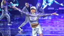 Penampilan Agnez Mo di perayaan ulang tahun Indosiar ke-25 tahun yang digelar di JCC Jakarta, Sabtu-Minggu (11-12/01). (Adrian Putra/Fimela.com)