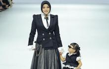 Potret Aurel Hermansyah Gandeng Ameena di Catwalk JFW 2024, Tampil Stunning dengan Tubuh yang Kini Makin Langsing