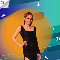 Berikut 5 alasan Cinta Laura terima tawaran main film Raditya Dika, Target. (Foto via instagram @claurakiehl, DI: Nurman Abdul Hakim/Bintang.com)